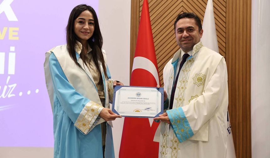 ALKÜ’NÜN 11. YILINDA AKADEMİK BAŞARILAR TAÇLANDIRILDI